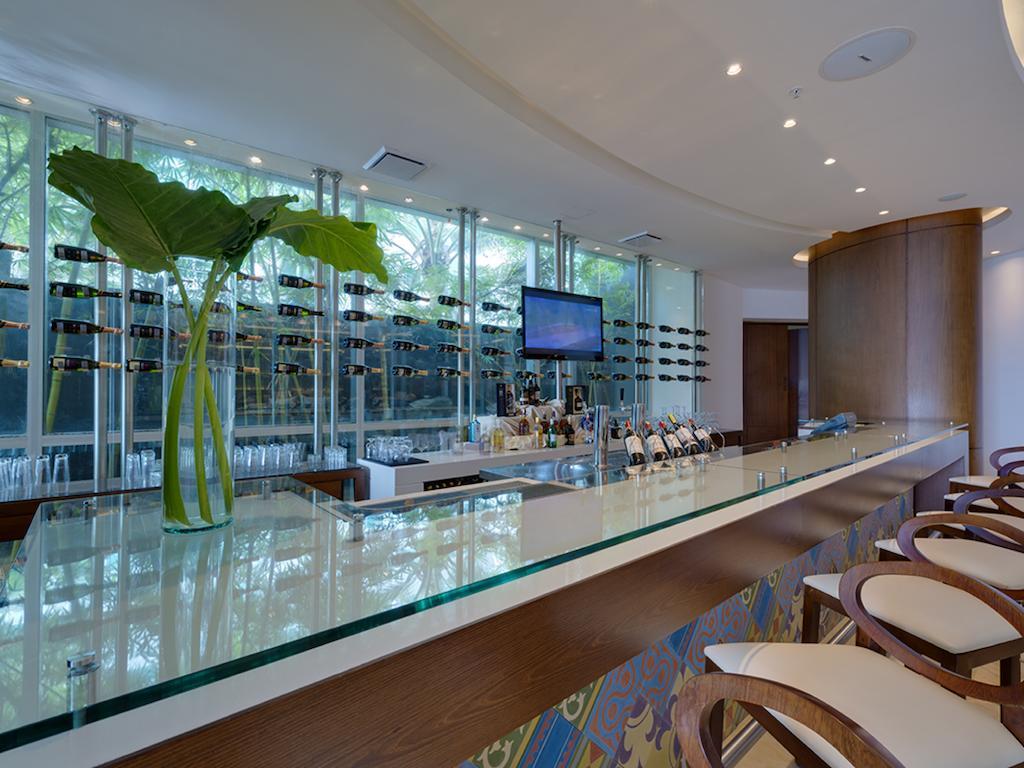 Holiday Inn Cartagena Morros By Ihg Extérieur photo The bar at the lobby