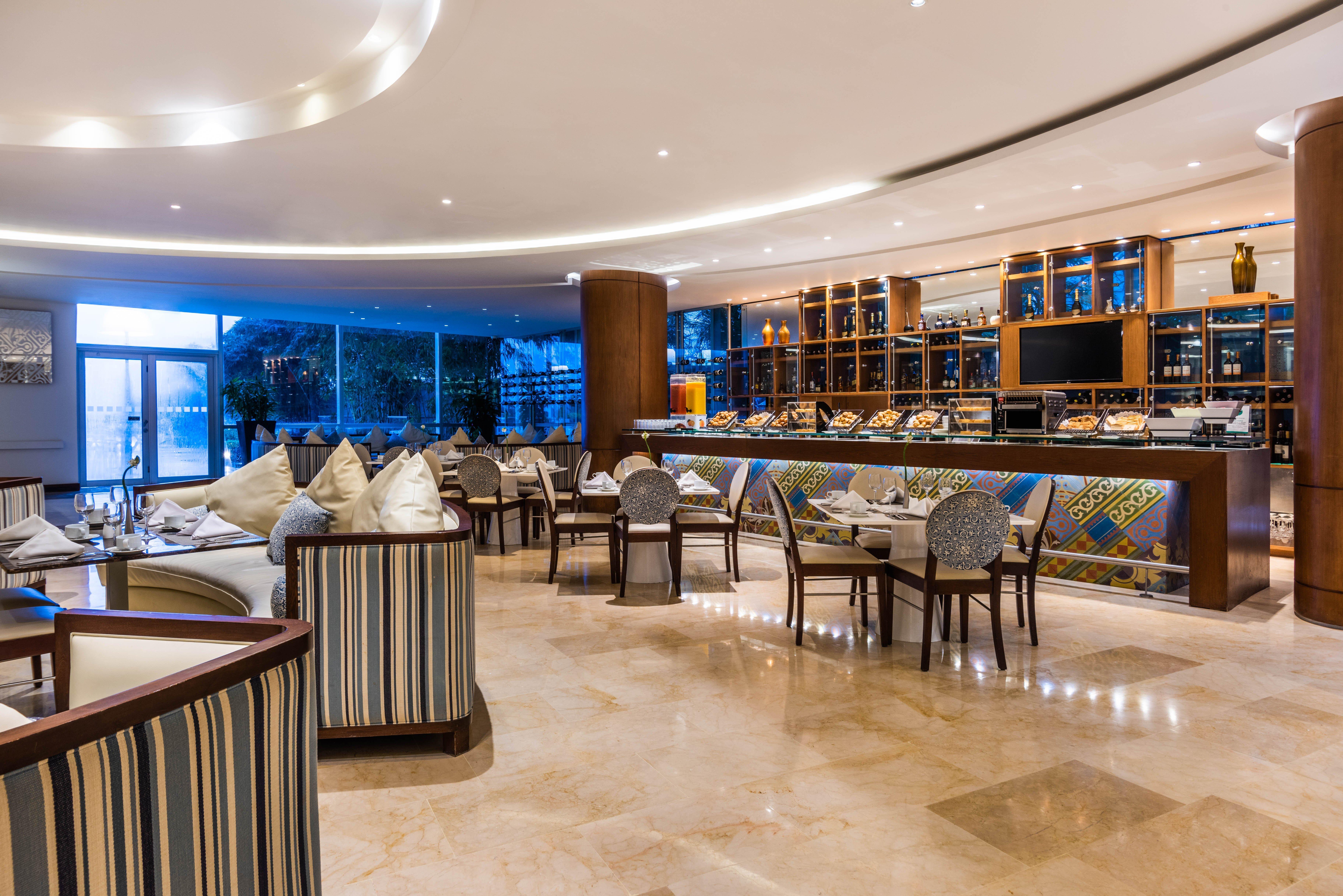Holiday Inn Cartagena Morros By Ihg Extérieur photo The restaurant