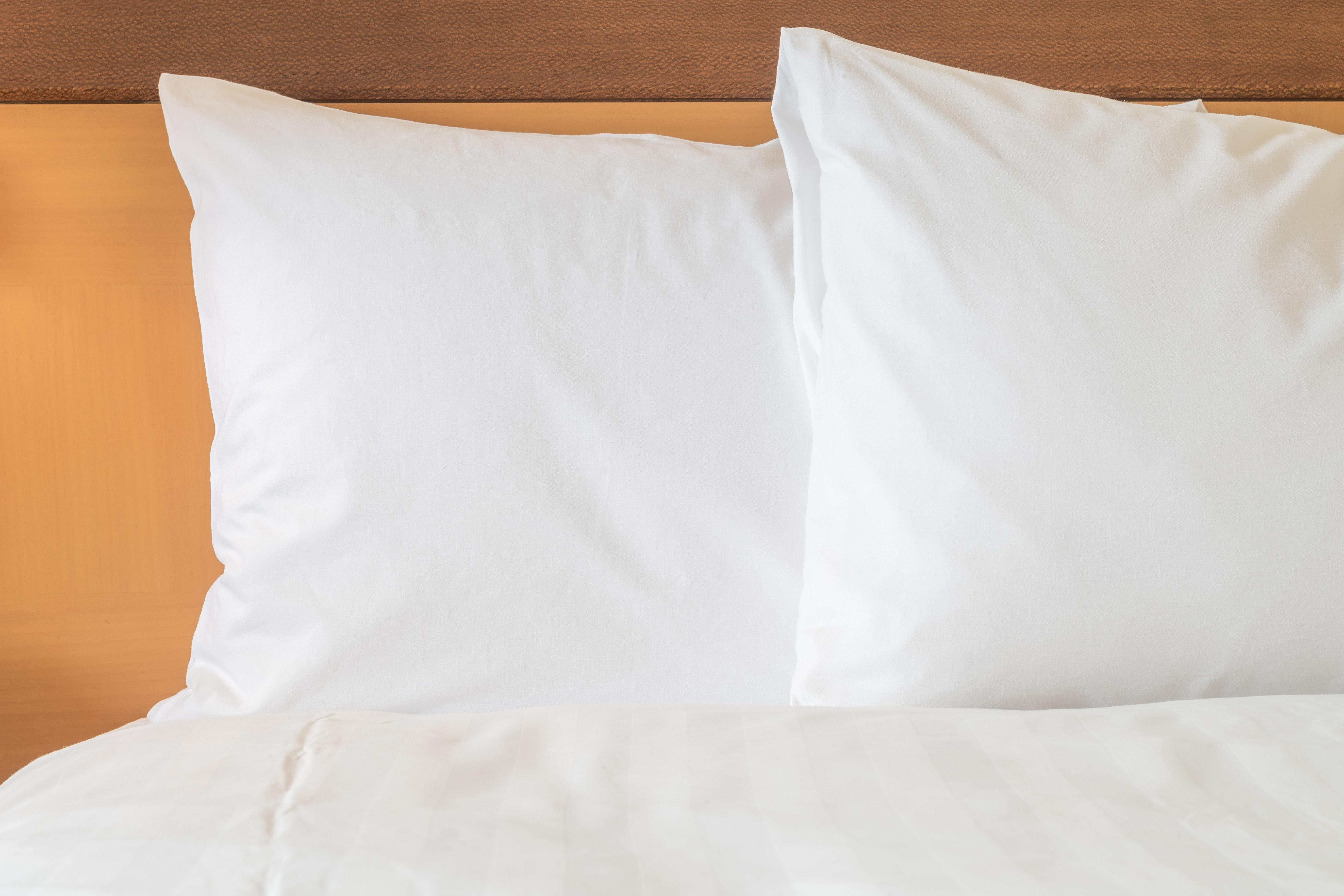 Holiday Inn Cartagena Morros By Ihg Extérieur photo Two pillows on a bed