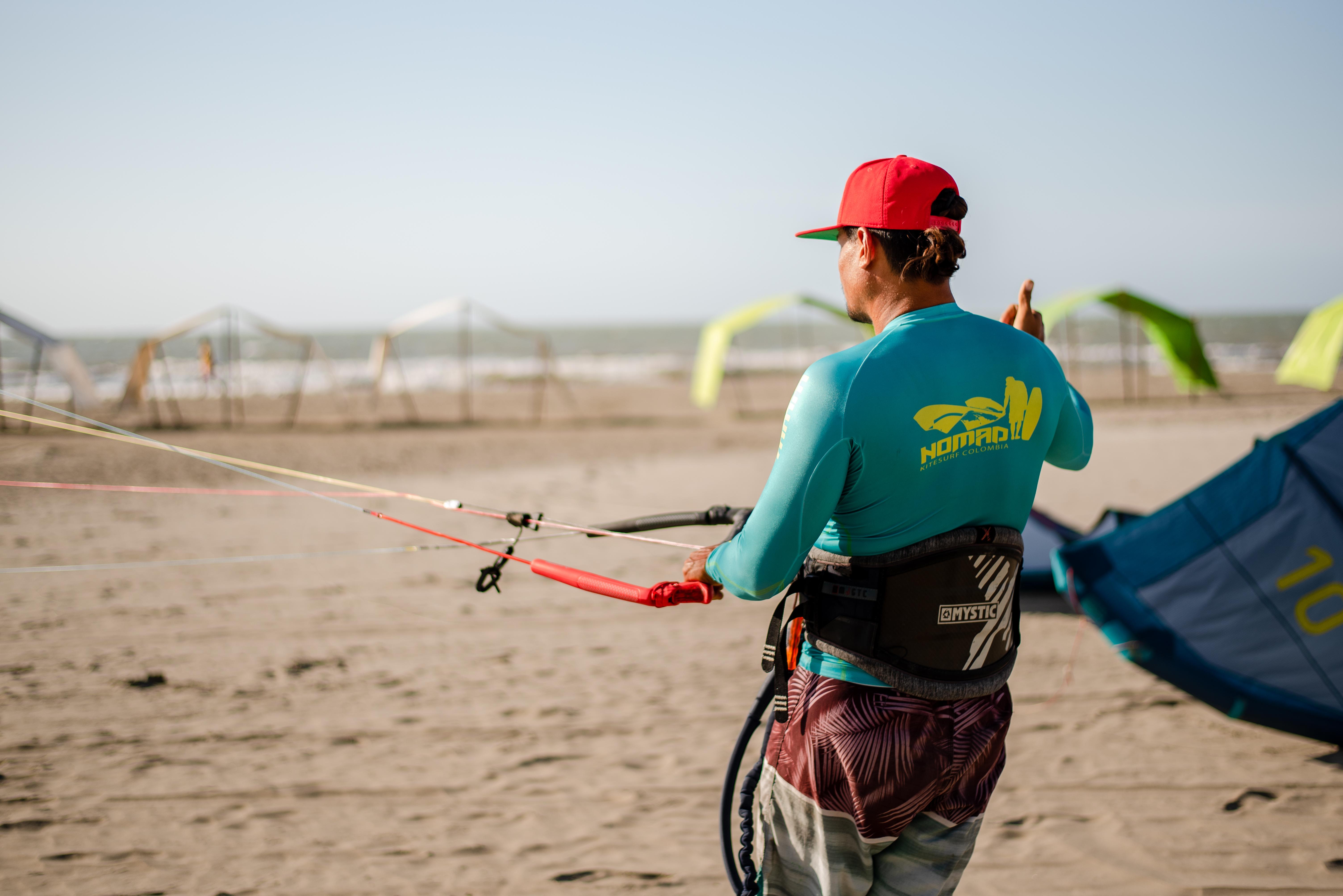 Holiday Inn Cartagena Morros By Ihg Extérieur photo A kiteboarding instructor at La Jolla Cove